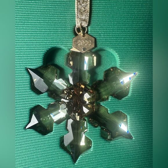 Swarovski 2022 Snowflake Oranament - Picture 5 of 7